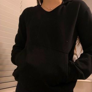 Black sweatshirt with pocket